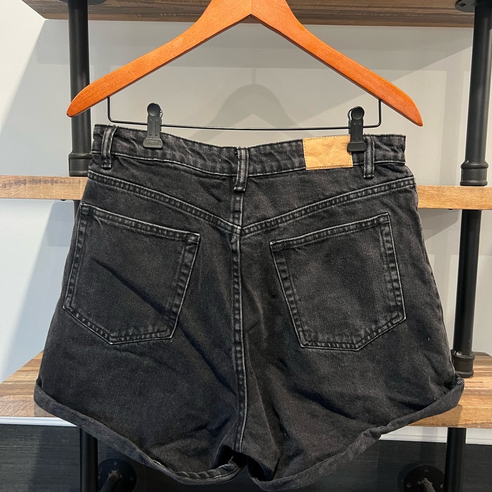 ZARA Black Denim High Waisted Mom Shorts - Picture 3 of 9